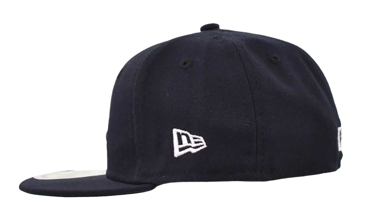 59FIFTY Cleveland Indians Chief Wahoo Fitted Hat "Navy" 70360246