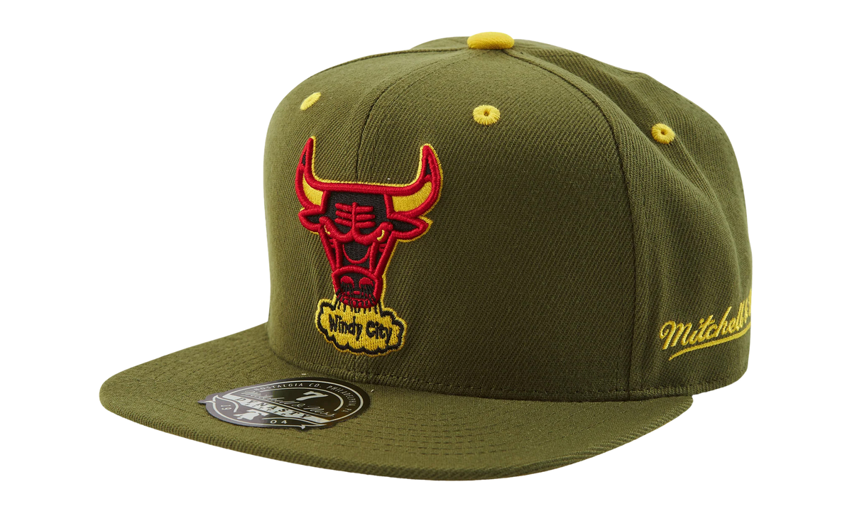 NBA Hardwood Classics Fitted Cap "Chicago Bulls - Olive" 6HSFSH21249 CBUOLIV
