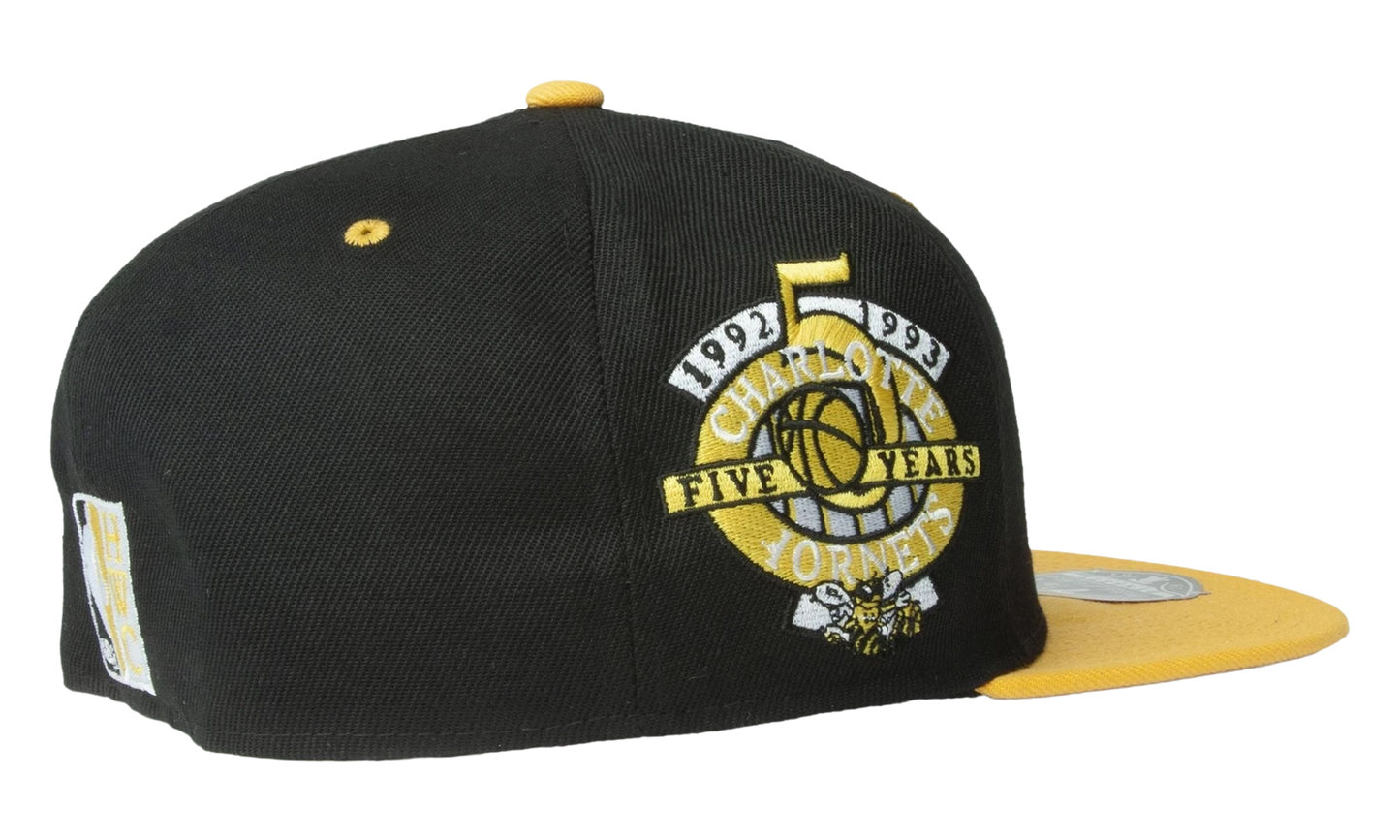NBA Hardwood Classics Yellow Toe Fitted Cap "Charlotte Hornets - Black / Yellow" 6HSFSH21501 CHOBKYW
