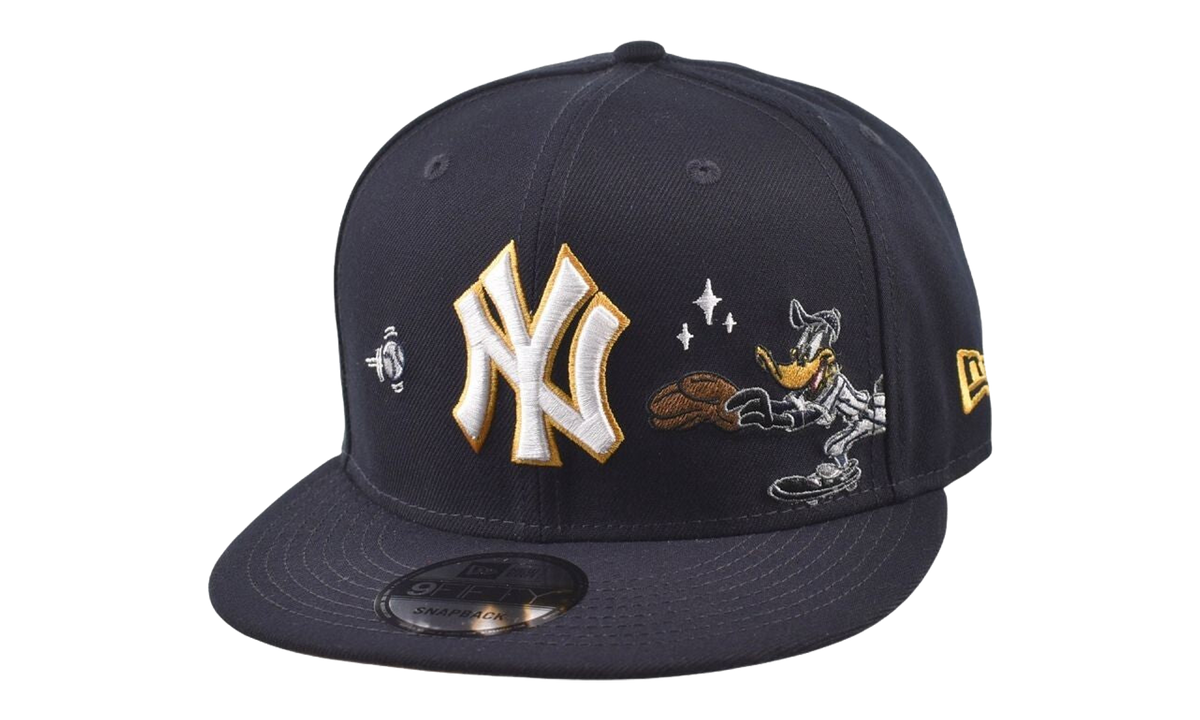 9FIFTY Looney Tunes New York Yankees Daffy Duck Snapback Hat "Navy" 60858036